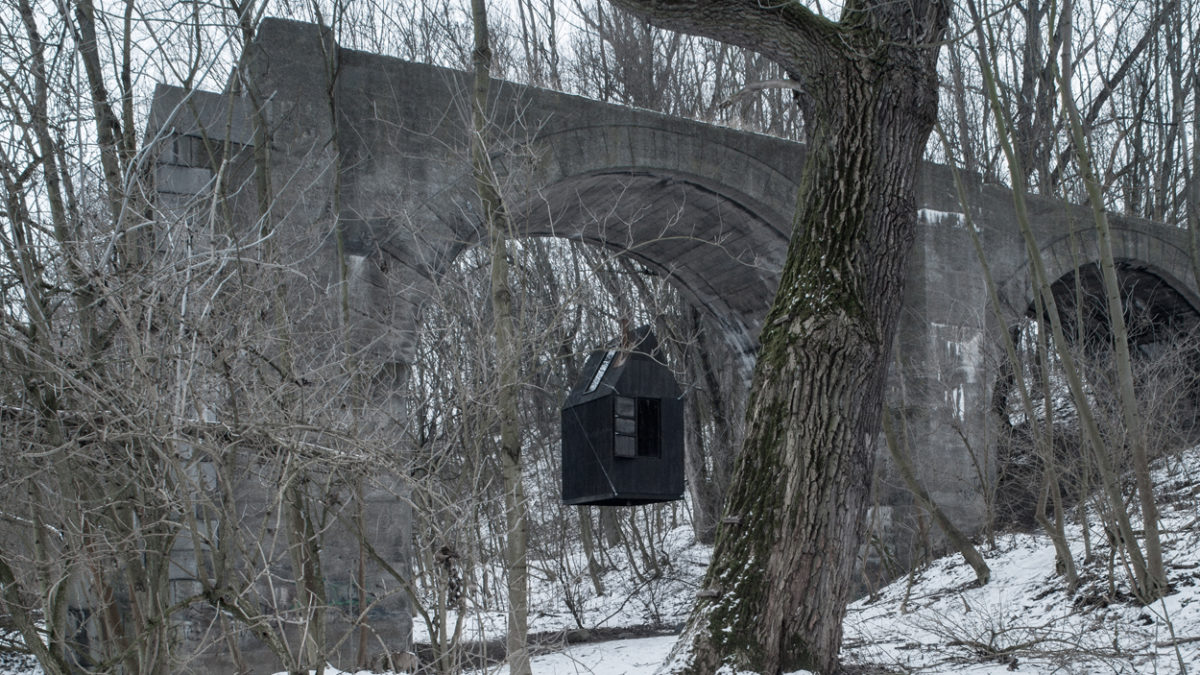 BLACK FLYING HOUSE BLACK FLYING HOUSE